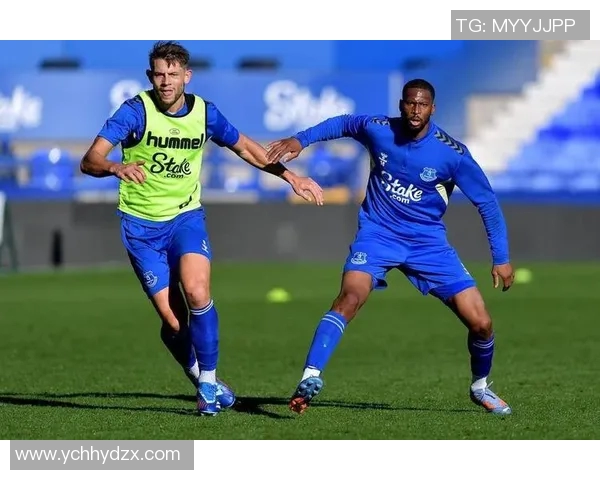 卢顿队与阿克宁队激战正酣谁能在这场较量中笑到最后