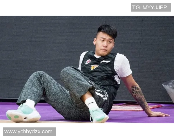 赵睿的篮球之路:从青涩少年到CBA明星的成长故事与奋斗历程 赵睿的篮球之路:从青涩少年到CBA明星的成长故事与奋斗历程