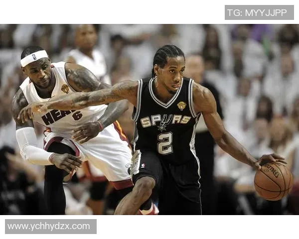 马刺与雷霆第三场激战回顾关键时刻的决策与球员表现分析