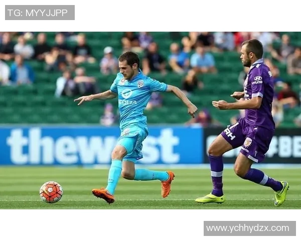 阿德莱海盗与白城的激烈对决揭示足球战术与团队精神的较量 阿德莱海盗与白城的激烈对决揭示足球战术与团队精神的较量