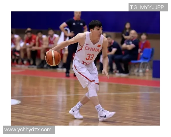 中国男篮迎战伊朗队力争胜利展现实力与团队合作精神