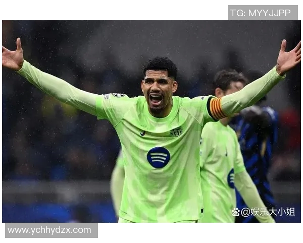 巴萨与巴黎激战正酣越位进球引发争议球迷热议裁判判罚合理性